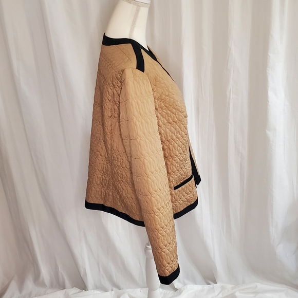 Chicos Women’s Size 3 (L/16) Tan Quilted Zip Up Lightweight Front Pockets Jacket - Picture 6 of 9